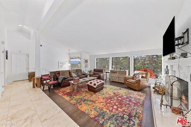 Building Photo - 5 br, 4 bath House - 21833 De la Luz Ave