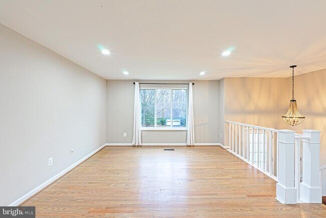 Building Photo - 9705 Locust Hill Dr