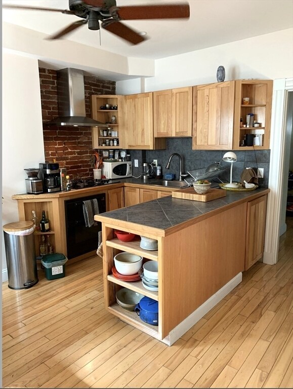 Primary Photo - 2-4 Hardwick St