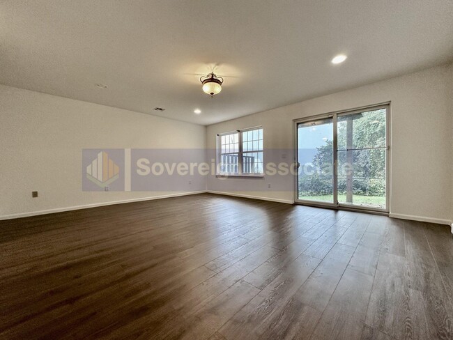 Building Photo - Beautiful house for rent.