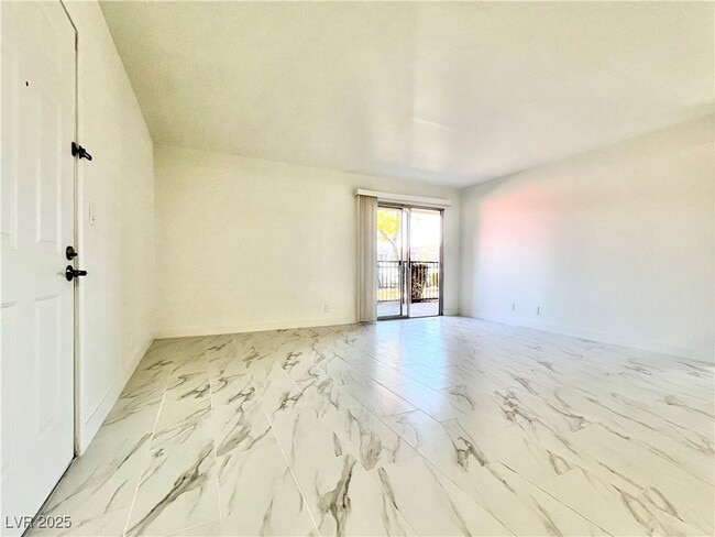 Foto del edificio - 5161 River Glen Dr