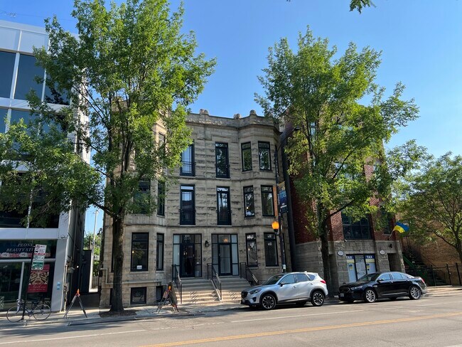 Building Photo - 2215 W Chicago Ave