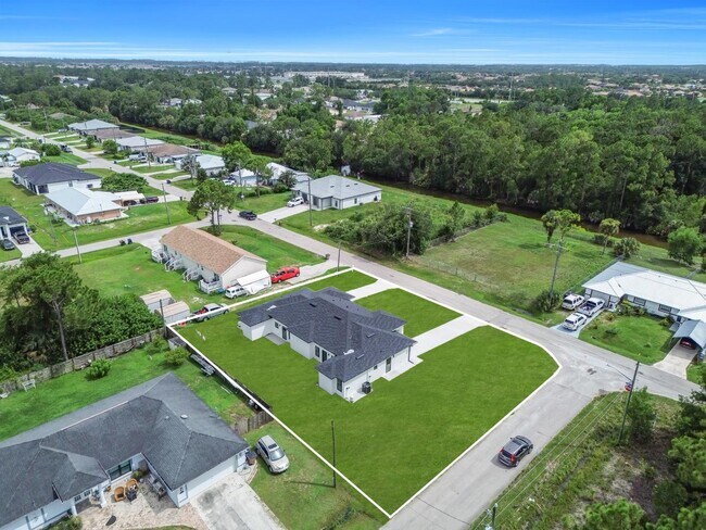 Foto del edificio - 2441 / 2443 Mae Ave S (4920/4922 28th St SW) - 2441 Mae Ave S (4920 28th St SW) Single