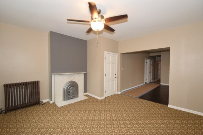 Building Photo - 1668 N Van Buren St