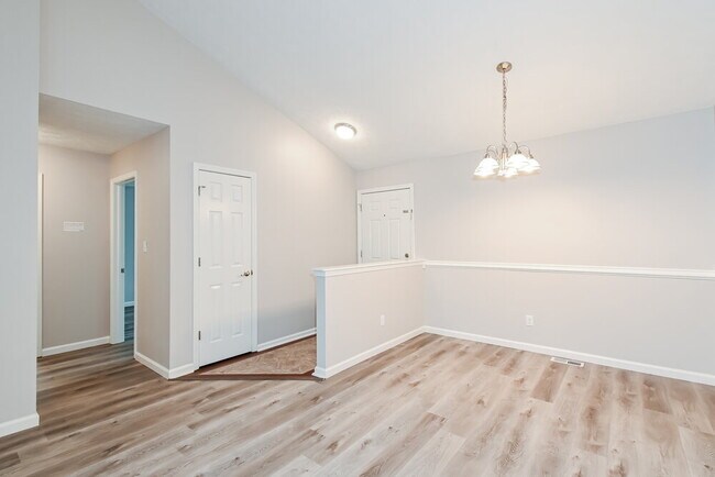 Foto del edificio - 1068 W Southport Rd