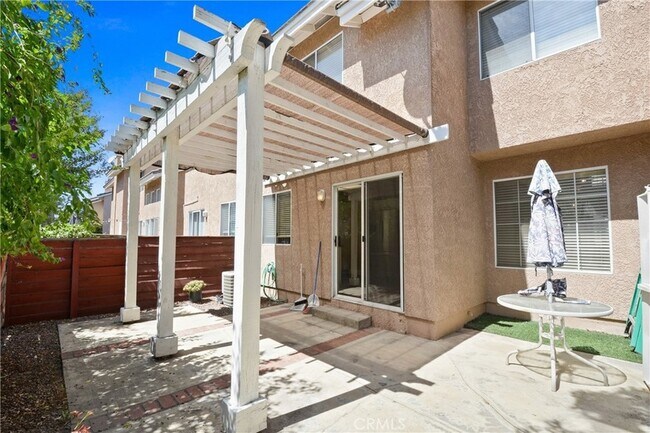 Foto del edificio - 7367 Belpine Pl