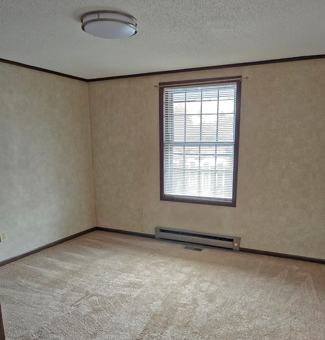 Building Photo - 27035 Oakmead Dr