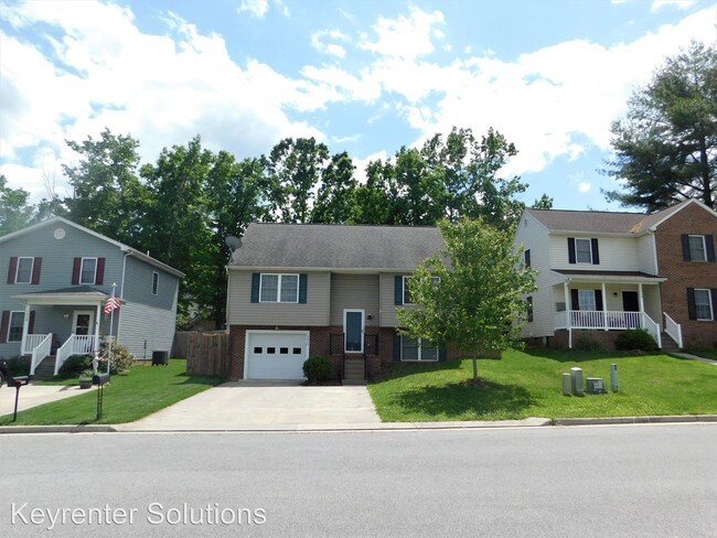 Building Photo - 3 br, 2.5 bath House - 1516 C Street
