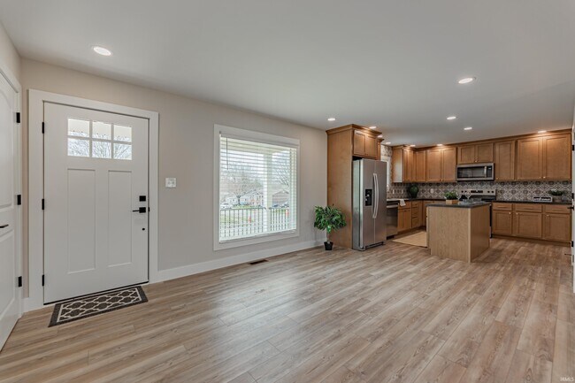 Foto del edificio - 911 Mayfair Dr