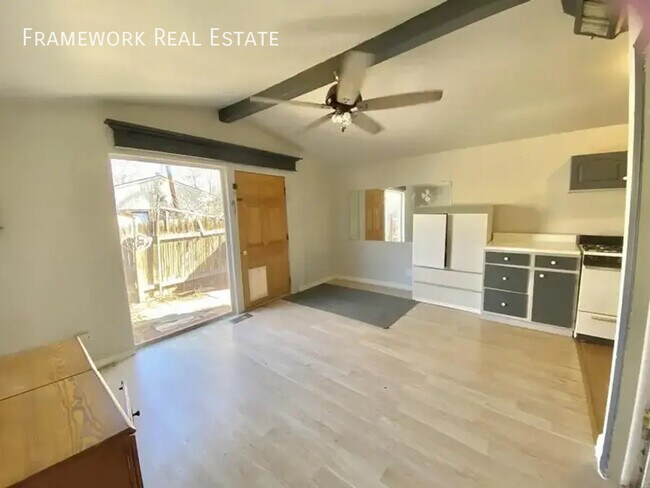 Building Photo - 1358 Zephyr St