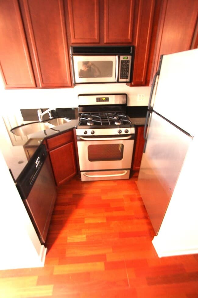 Building Photo - Updated Studio, 1 Bath for Rent In Wrigley...