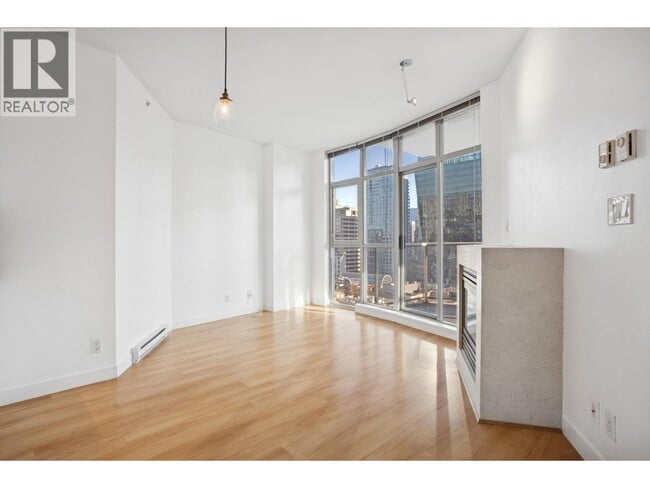 Building Photo - 1050 Smithe St