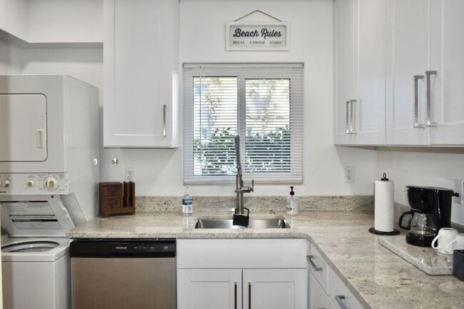Foto del edificio - 4790 S Atlantic Ave