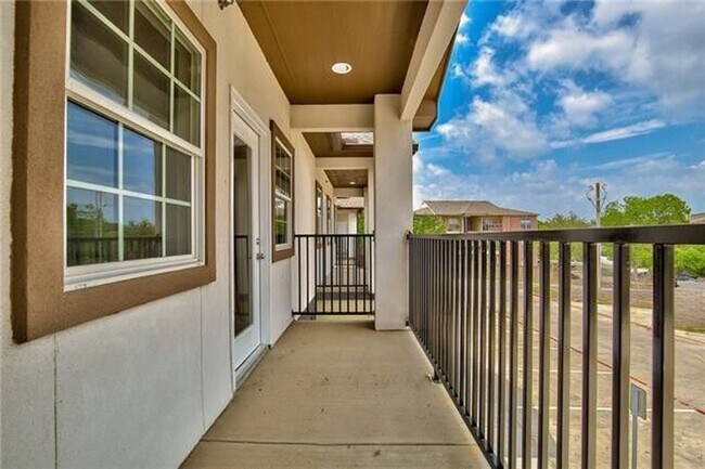 Foto del edificio - 13609 Pinnacle Cir W