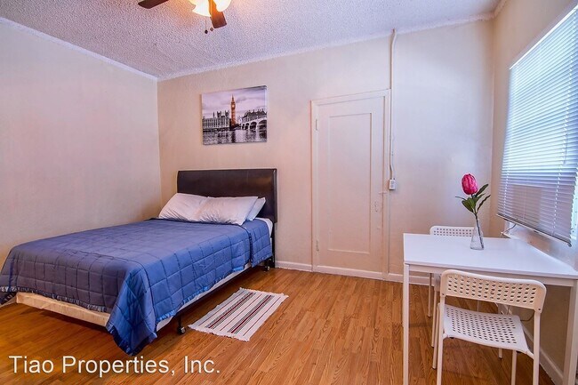 Foto del edificio - 2105-2107 East Cesar E Chavez Avenue