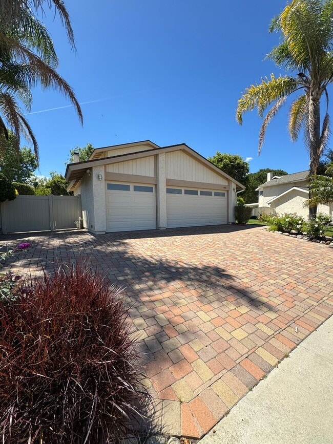 Building Photo - 686 Azalea St