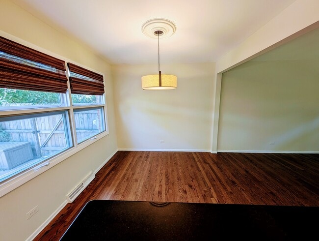 Building Photo - 3131 Lake Ave