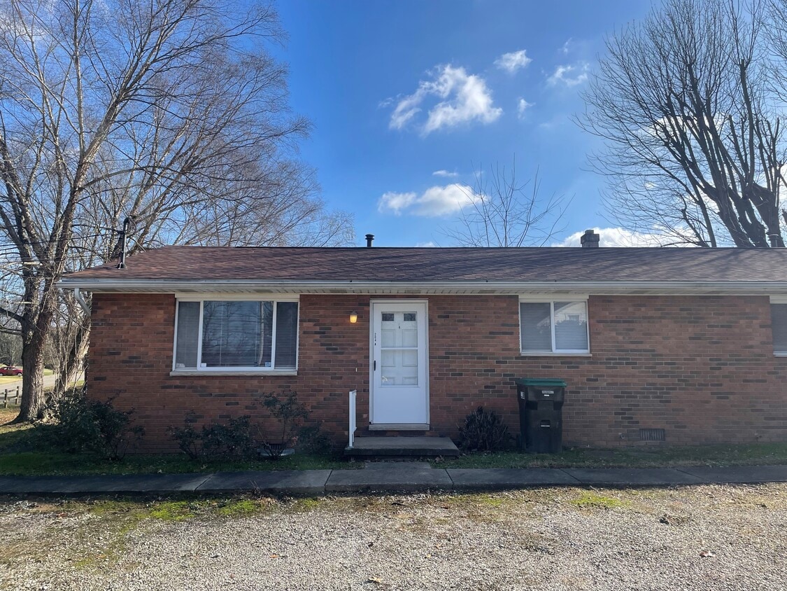 Primary Photo - 204 E 9th St