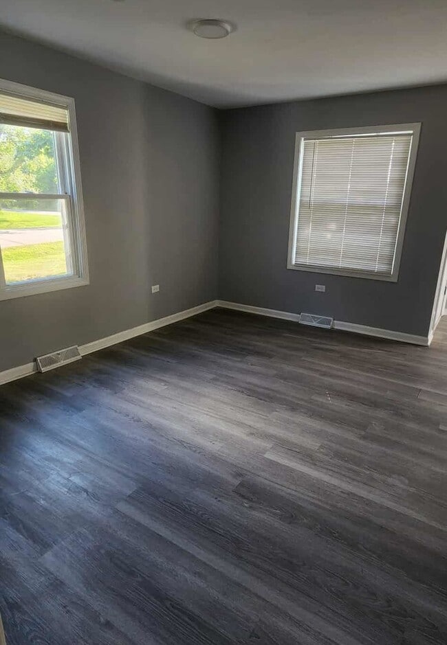 Foto del edificio - 36939 N Green Bay Rd