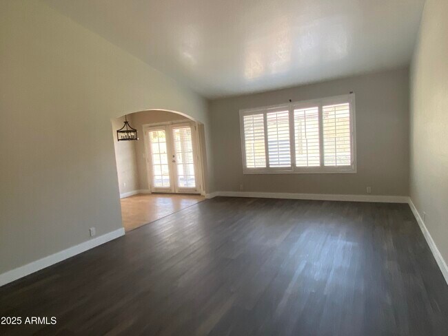 Foto del edificio - 6438 W Mountain View Rd