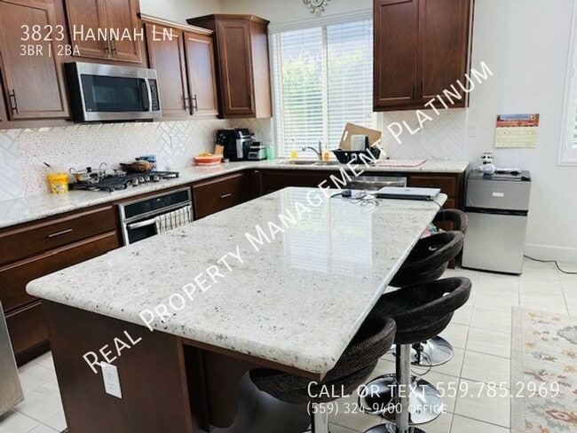 Building Photo - $2,595 Barstow & Leonard, 3bed+flex room, ...