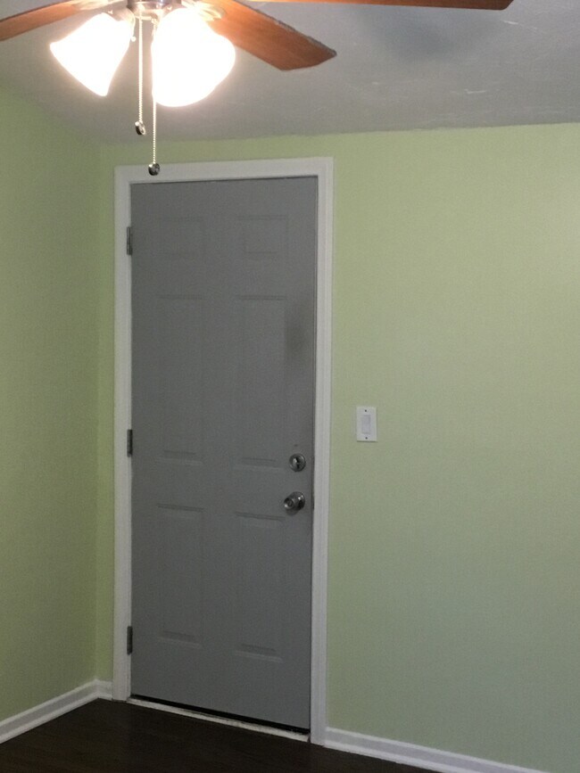 Foto del edificio - 16434 Chatsworth St