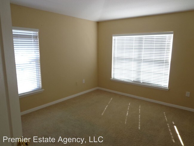 Building Photo - 2031 Estancia Cir