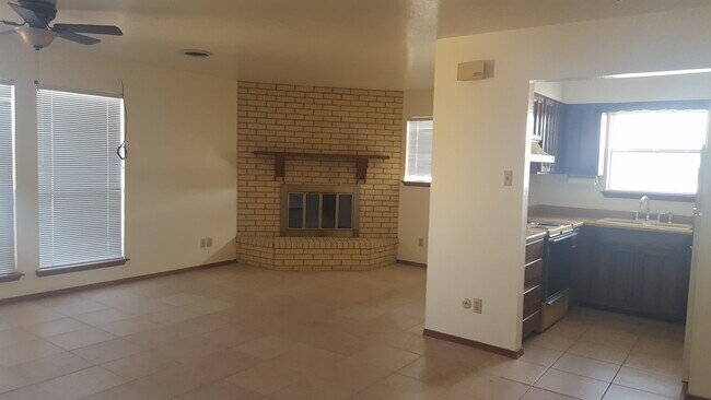 Building Photo - 2914 N Alhambra Dr