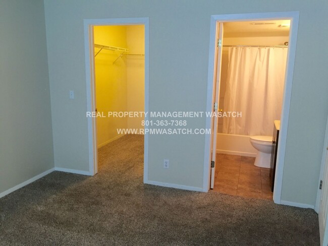 Building Photo - JANUARY RENT FREE!! Spacious 2-bedroom 2-B...