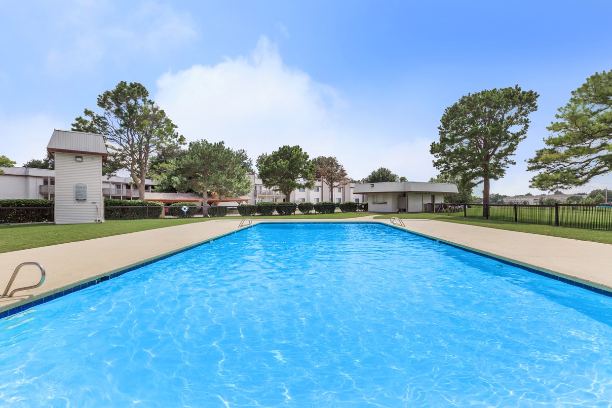 Village Creek at 67th 6630 S Zunis Ave Tulsa, OK