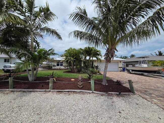 Foto del edificio - 5501 SE Nassau Terrace