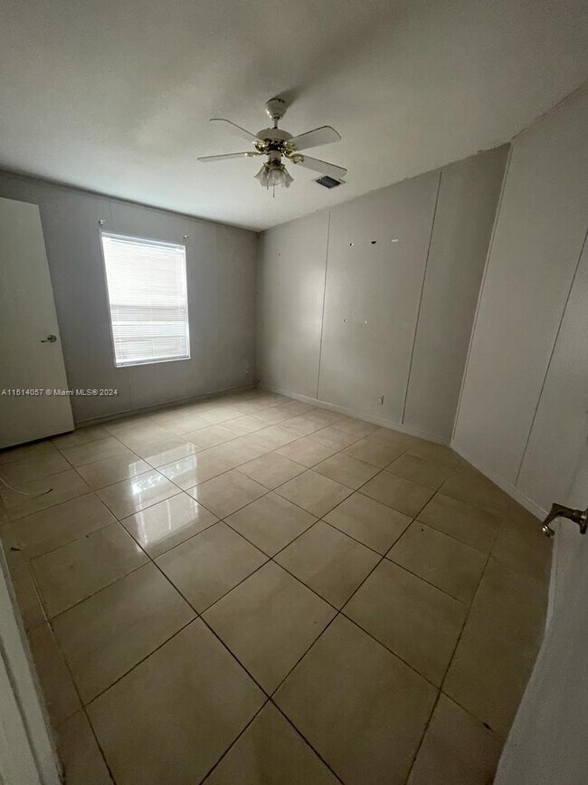 Building Photo - 1220 SW 127th Ct