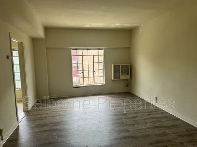 Building Photo - 2501 Ivy Dr