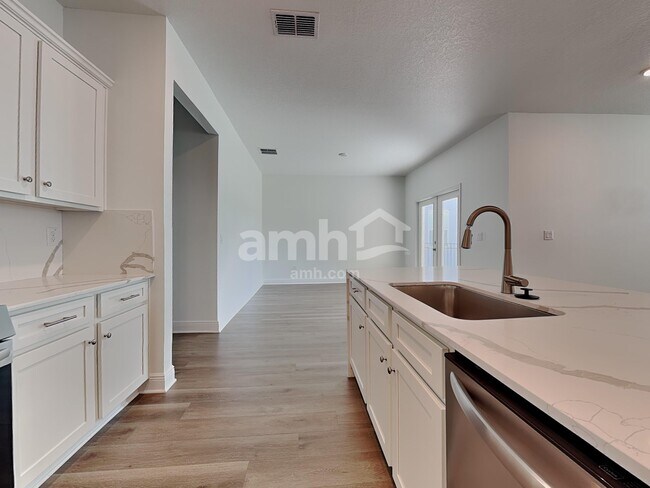 Foto del edificio - 6463 Atlantic Bch Ave