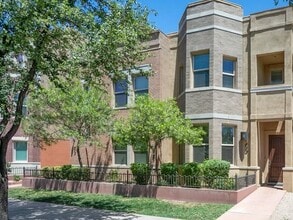 Building Photo - 617 S Roosevelt St