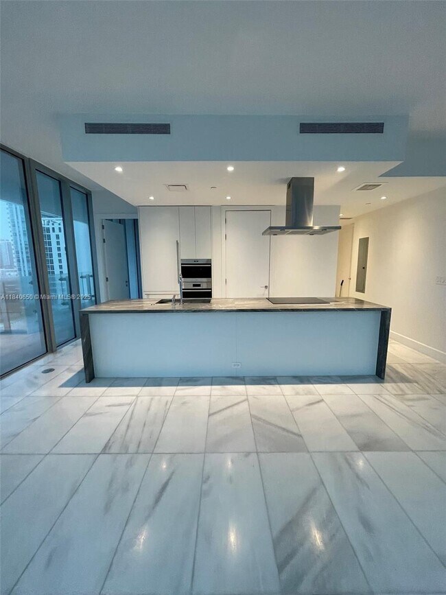Foto del edificio - 700 NE 26th Ter