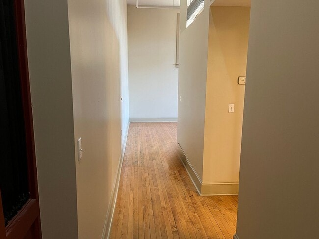 Building Photo - 1517 S Theresa Ave