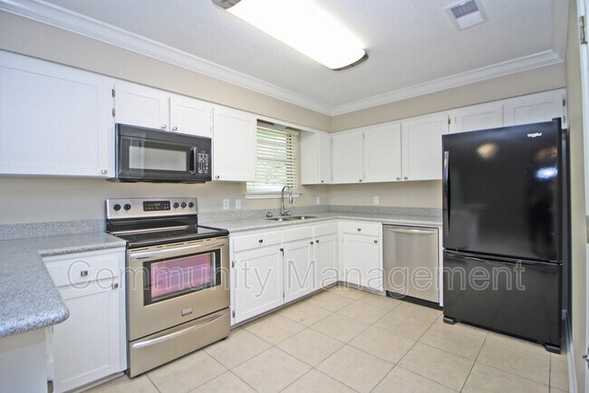 Foto del edificio - 836 E Versailles Dr