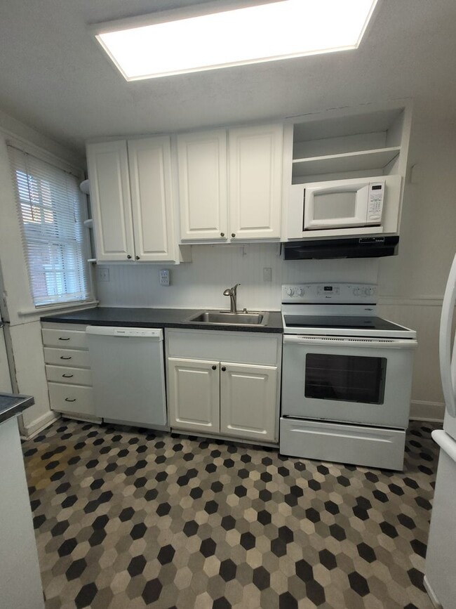 Photo - Monterey1408 Apartment