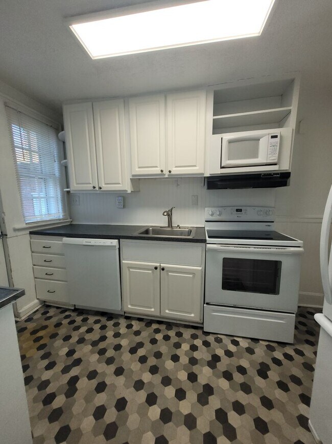 Building Photo - Monterey1408