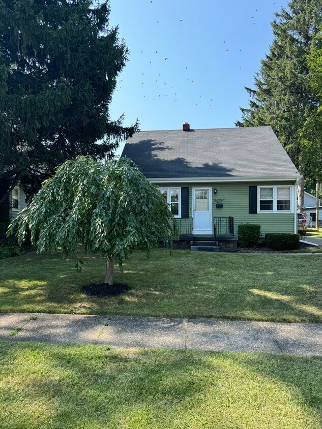 Primary Photo - 3 bedroom 1 bath home