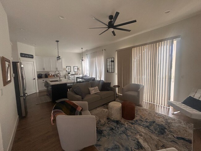 Foto del edificio - 307 Talons Dr