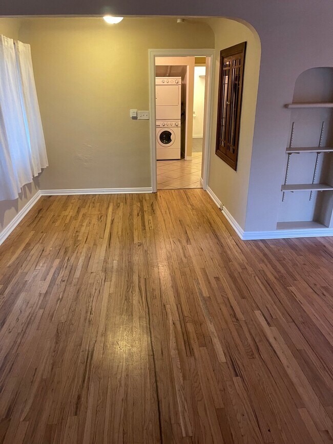 Foto del edificio - 4176 Highland Dr