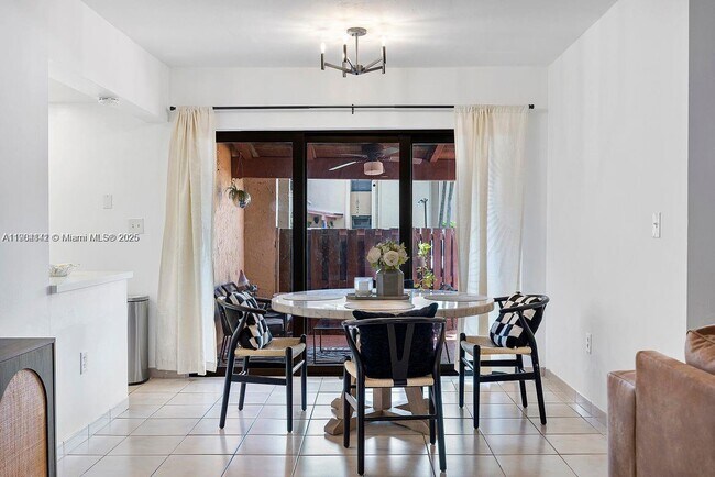 Foto del edificio - 241 W Park Dr