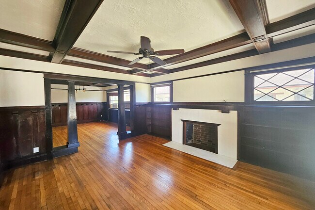 Foto del edificio - 648 N Heliotrope Dr
