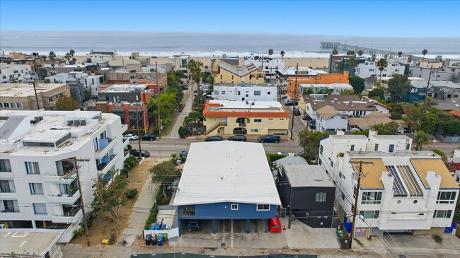 Building Photo - 3320 Pacific