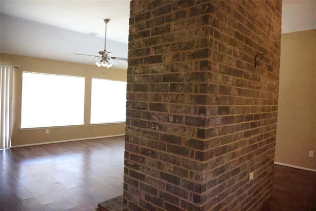 Building Photo - 2523 Edgedale Dr