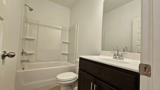 Foto del edificio - Spacious like new home in Hermitage FOR LEASE