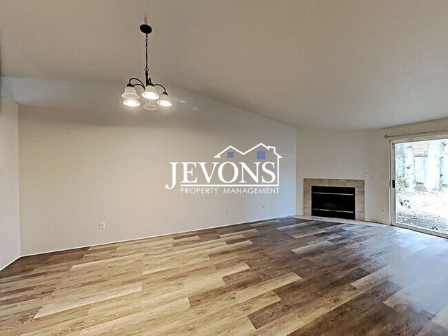 Foto del edificio - 5615 Mt Tacoma Dr SW