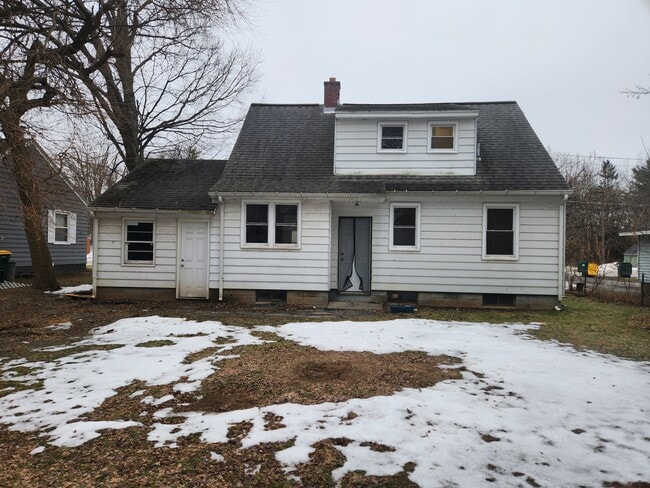 Building Photo - 437 Church St